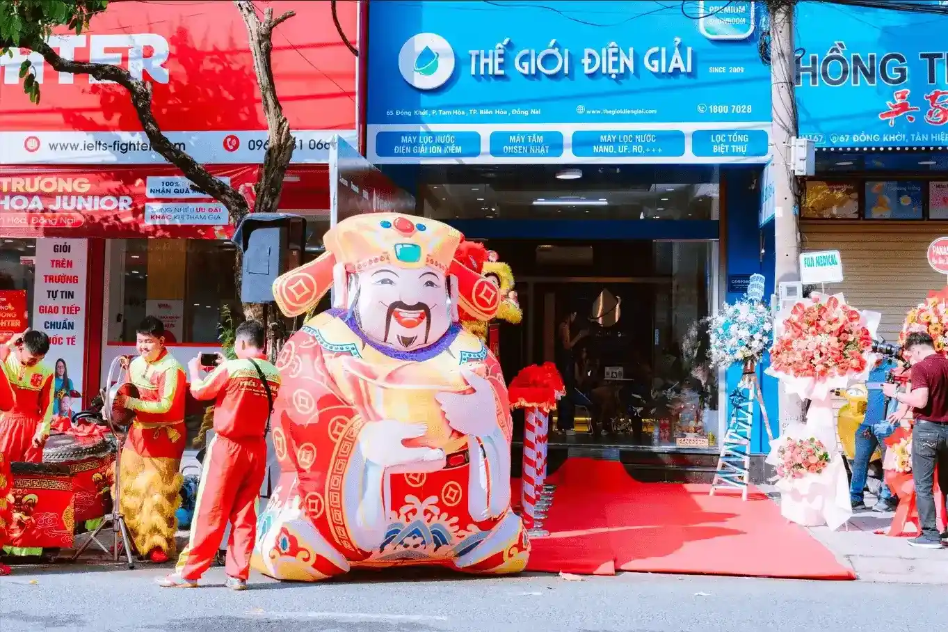 Toàn cảnh không gian bên ngoài Premium Showroom chi nhánh Biên Hòa, Đồng Nai của Tập Đoàn Thế Giới Điện Giải