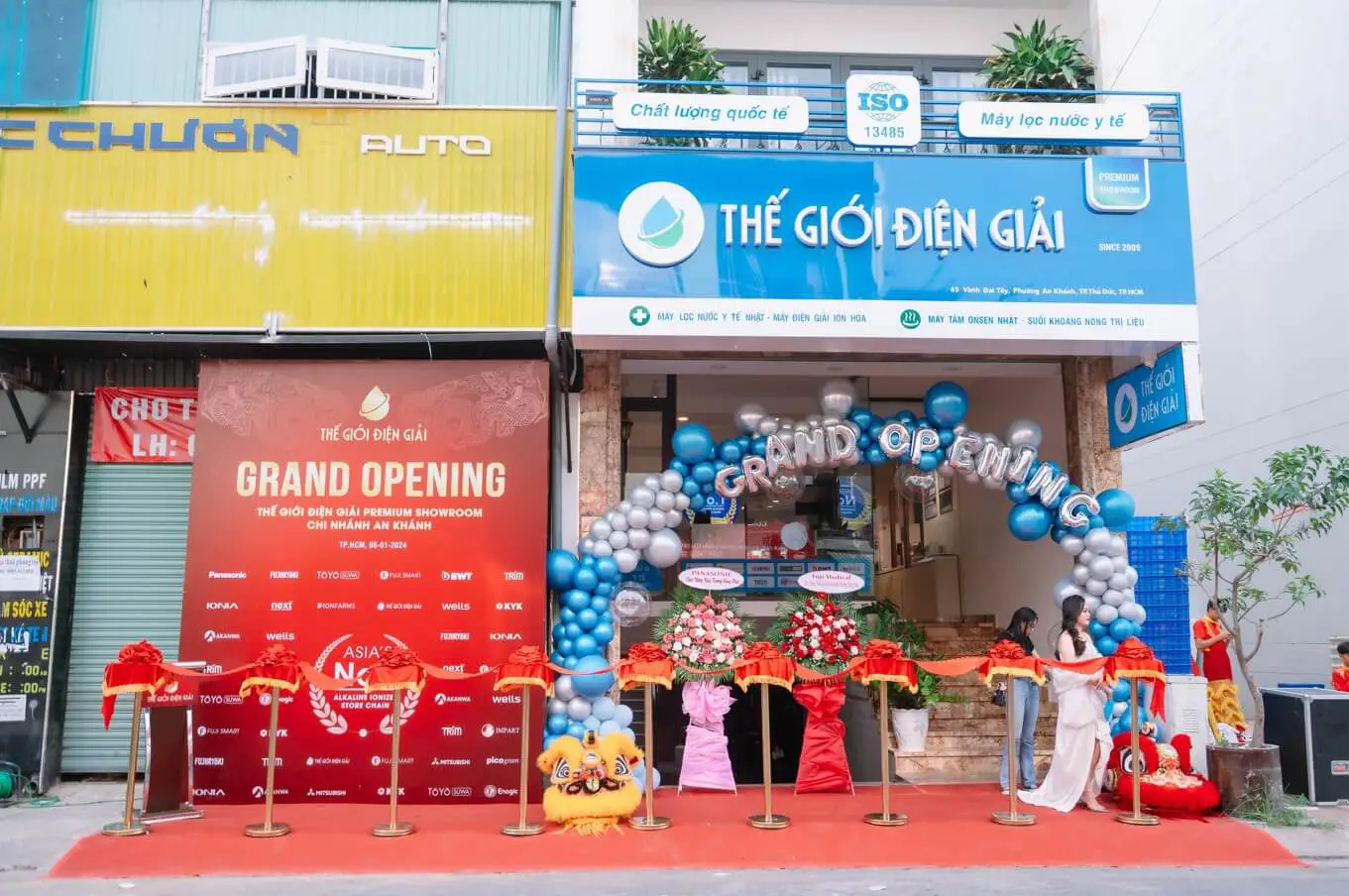 Toàn cảnh không gian bên ngoài của Premium Showroom